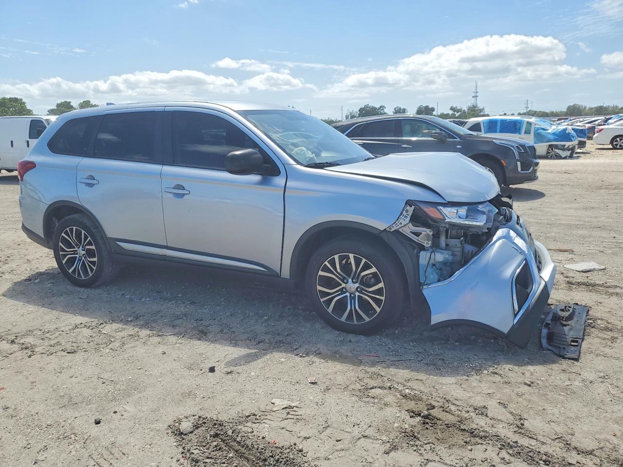2017 Mitsubishi Outlander VIN JA4AZ2A37HZ015370 photo 4