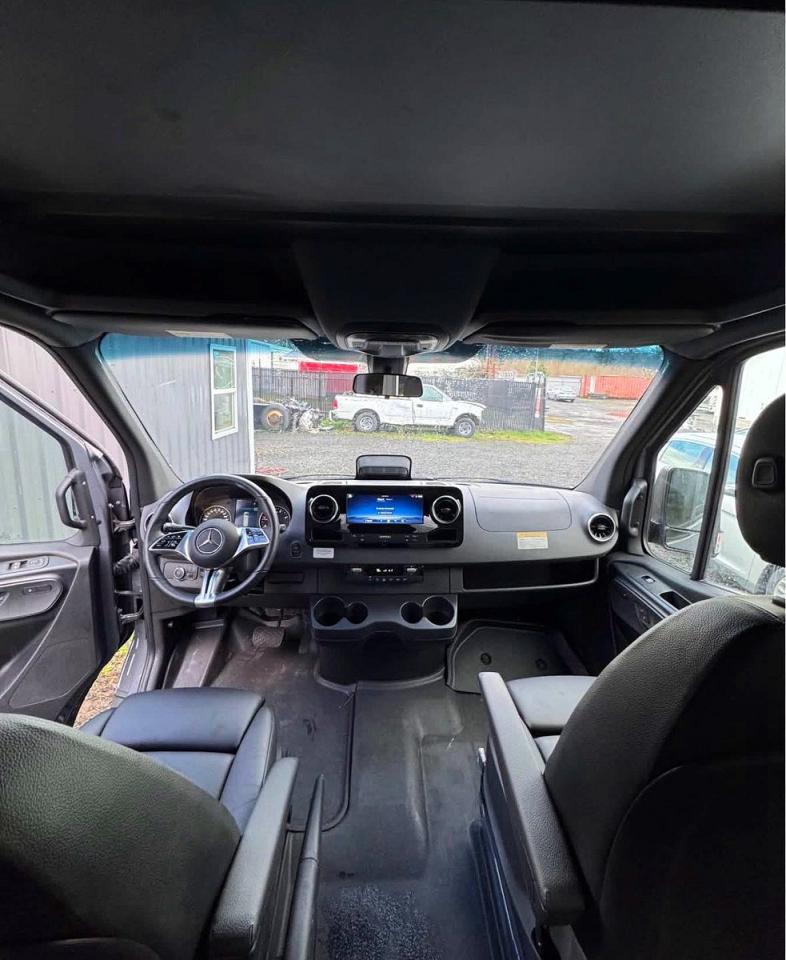 2025 Mercedes-Benz Sprinter VIN W1W4NBVYXST212908 photo 9