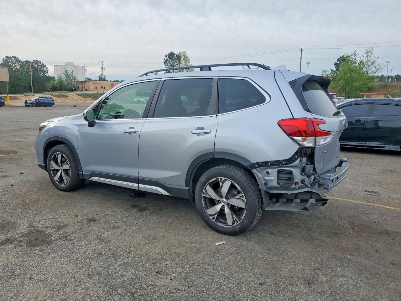 2020 Subaru Forester VIN JF2SKAXC8LH484158 photo 2