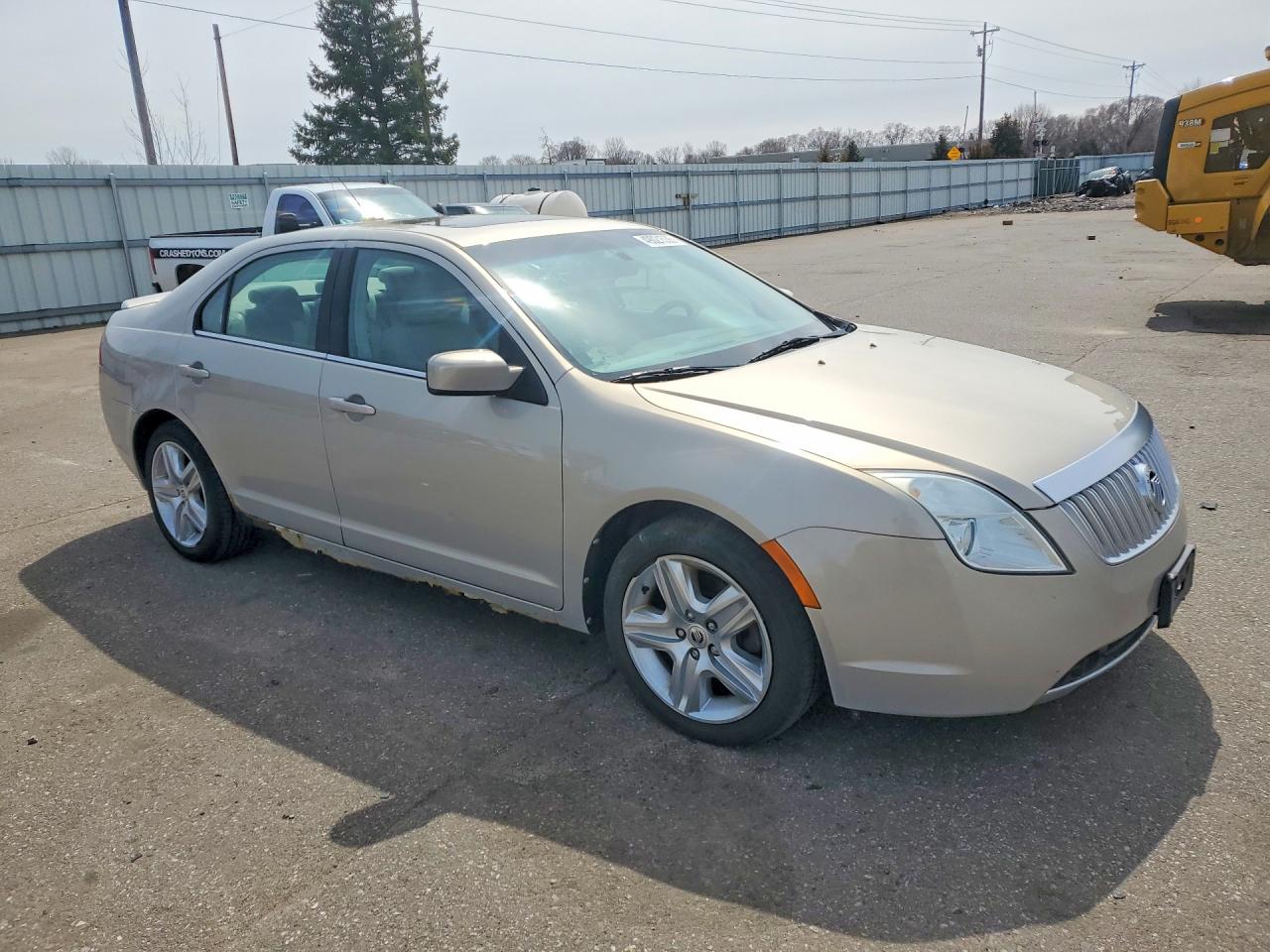 2010 Mercury Milan VIN 3MEHM0HA2AR637668 photo 4