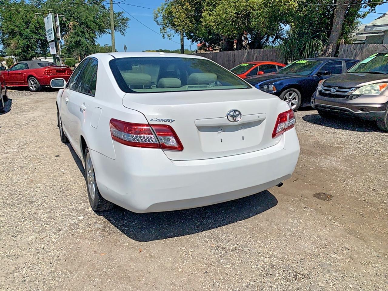 2011 Toyota Camry VIN 4T1BF3EK8BU634165 photo 3