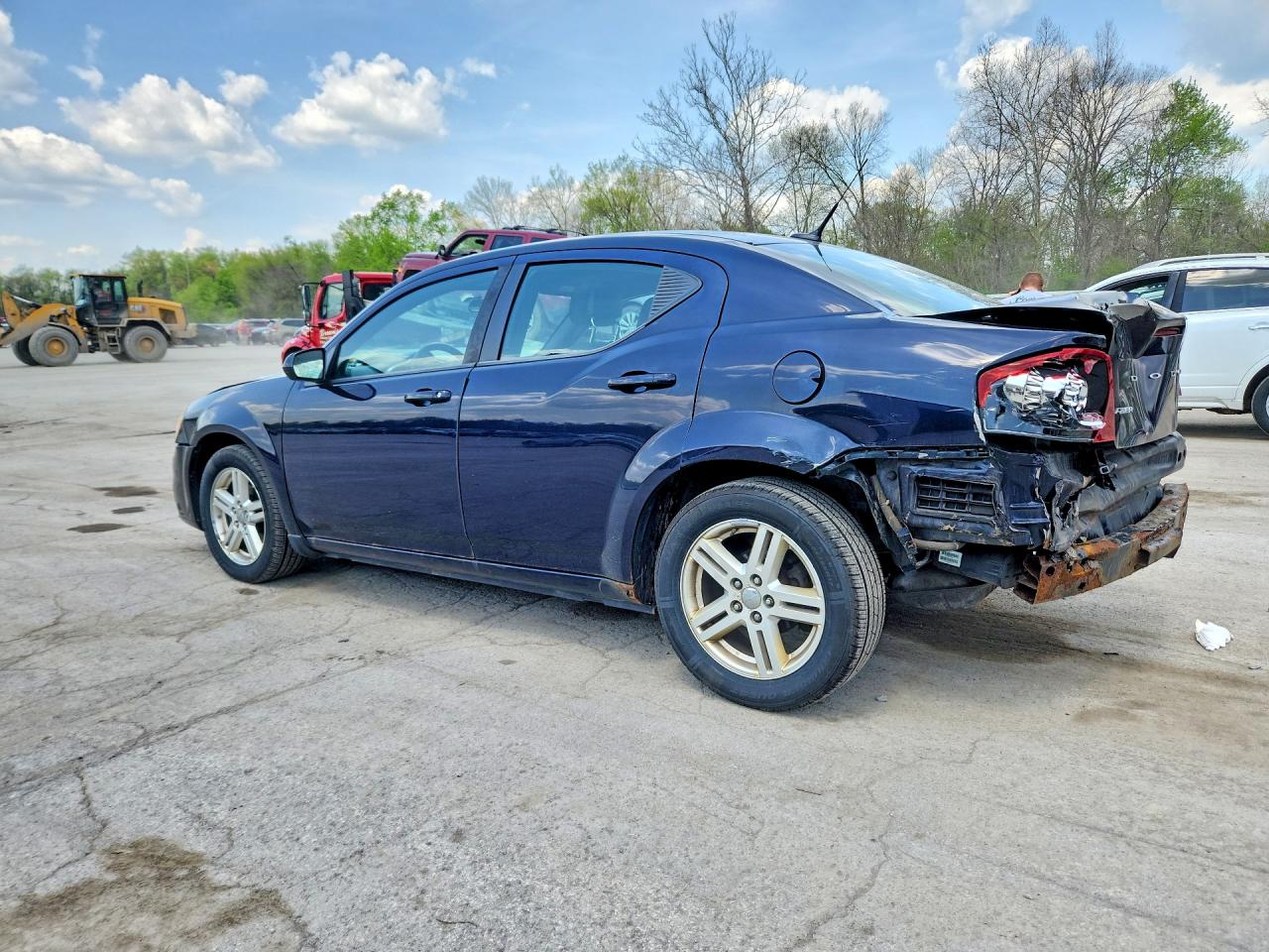 2011 Dodge Avenger VIN 1B3BD1FB3BN537044 photo 2