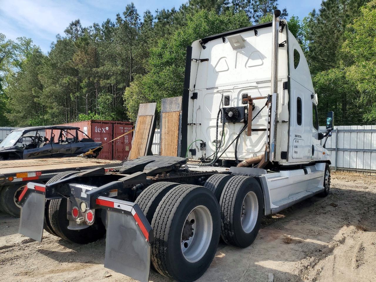 2011 FREIGHTLINER All other VIN 1FUJGLDR6BLAZ4649 photo 4