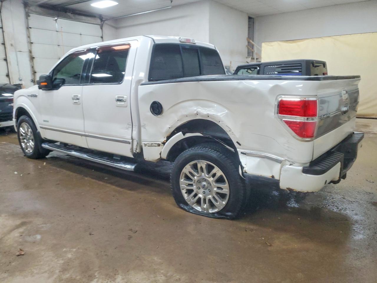 2011 Ford F150 VIN 1FTFW1ET9BFA81517 photo 2