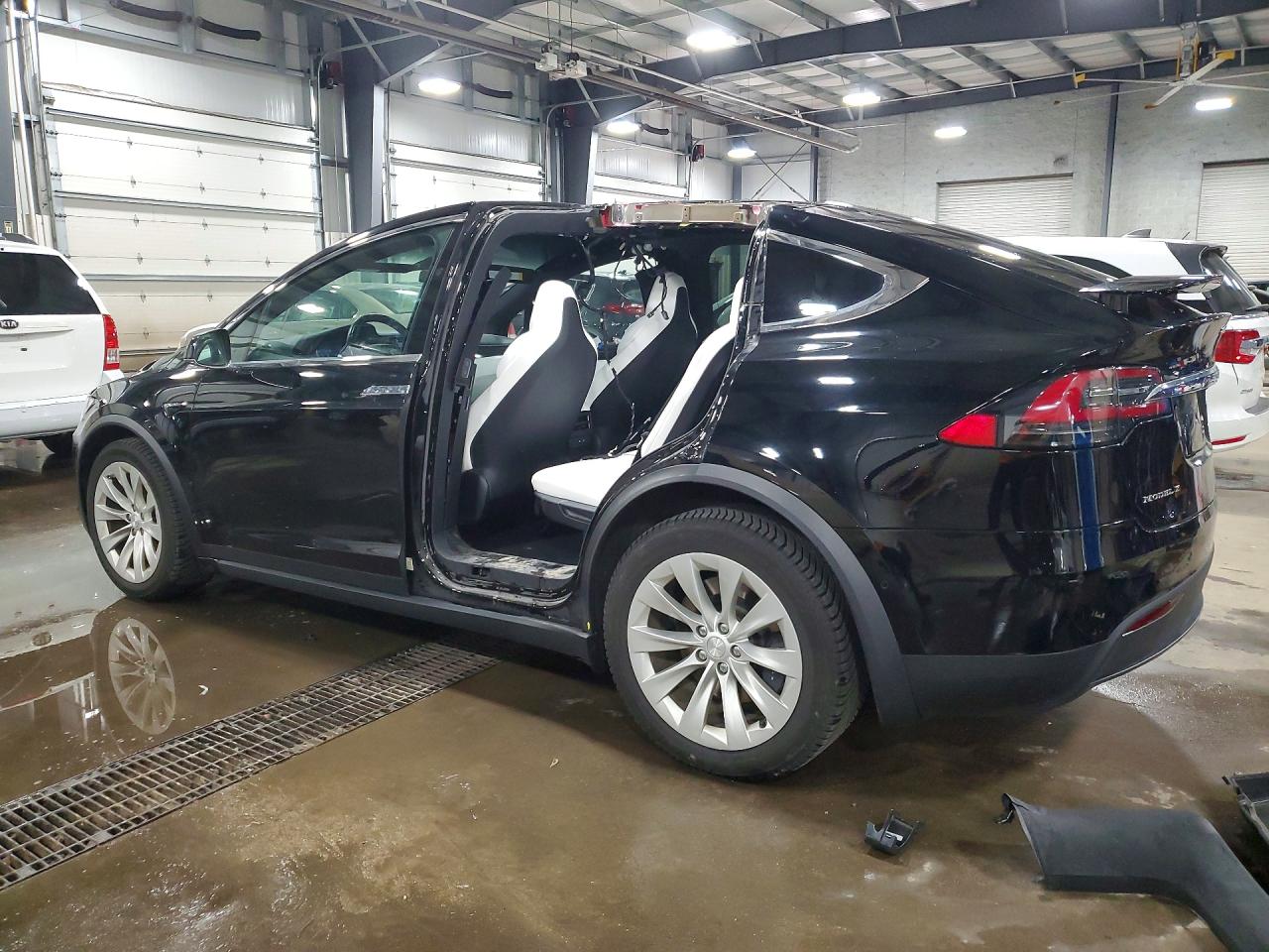 2018 Tesla Model x VIN 5YJXCDE25JF110956 photo 2