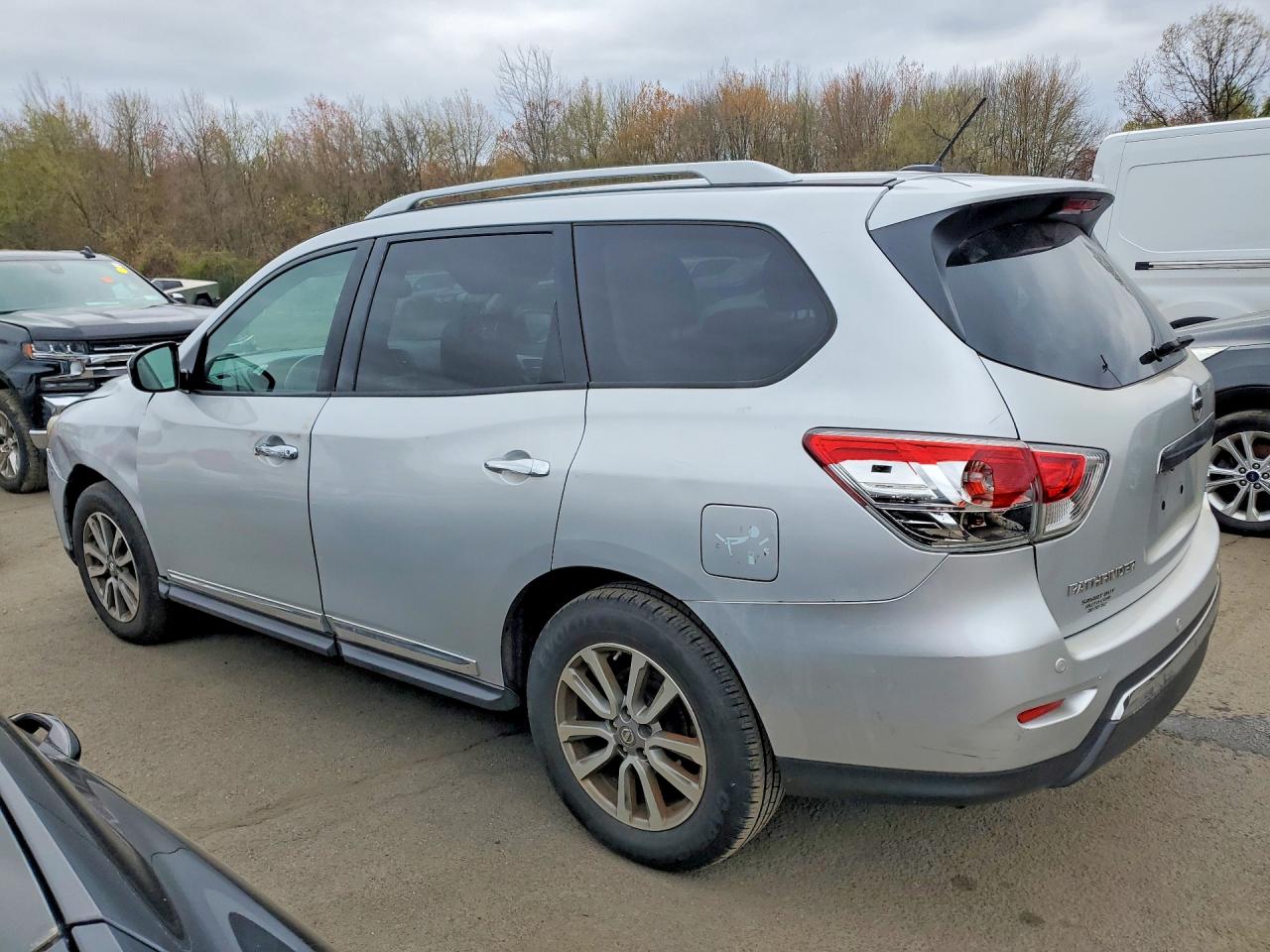 2014 NISS Pathfinder VIN 5N1AR2MM7EC610532 photo 2