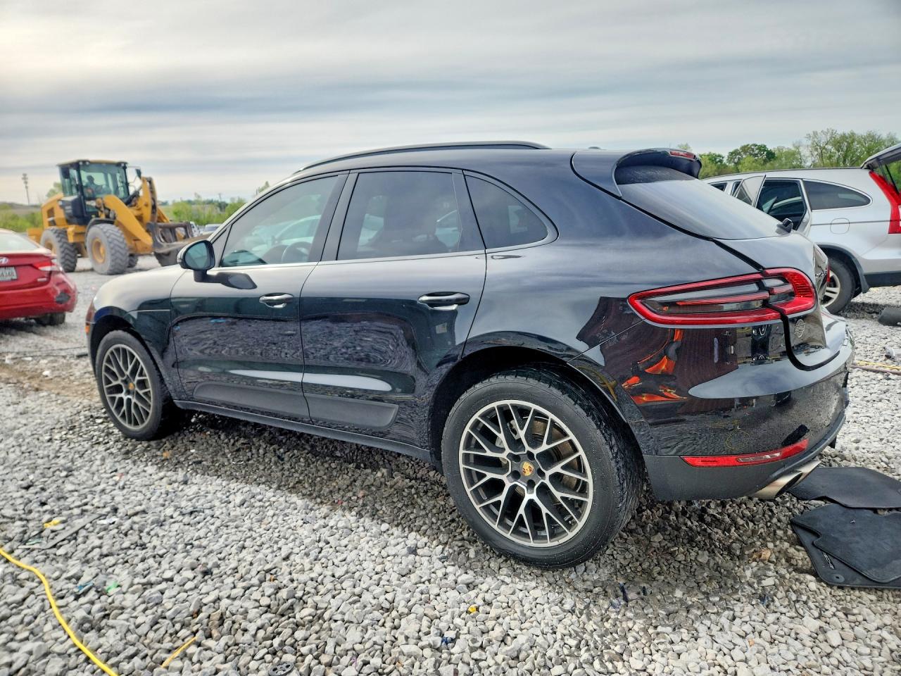 2017 Porsche Macan VIN WP1AB2A5XHLB17792 photo 2