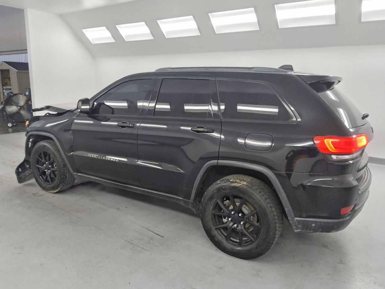 2017 Jeep Grand cher VIN 1C4RJEBG5HC779305 photo 2