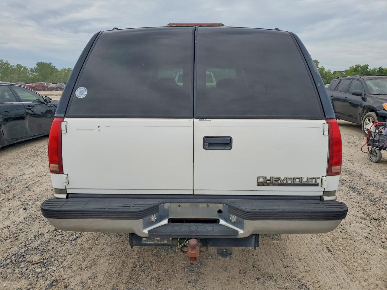 1999 Chevrolet Suburban VIN 1GNFK16R2XJ440152 photo 6