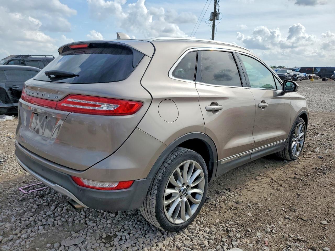 2018 Lincoln Mkc VIN 5LMCJ3C96JUL18679 photo 3