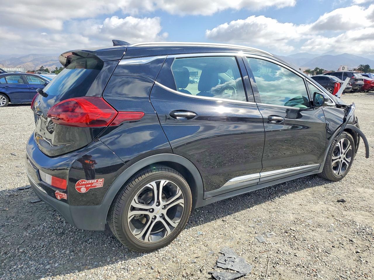 2017 Chevrolet Bolt VIN 1G1FX6S09H4185572 photo 3