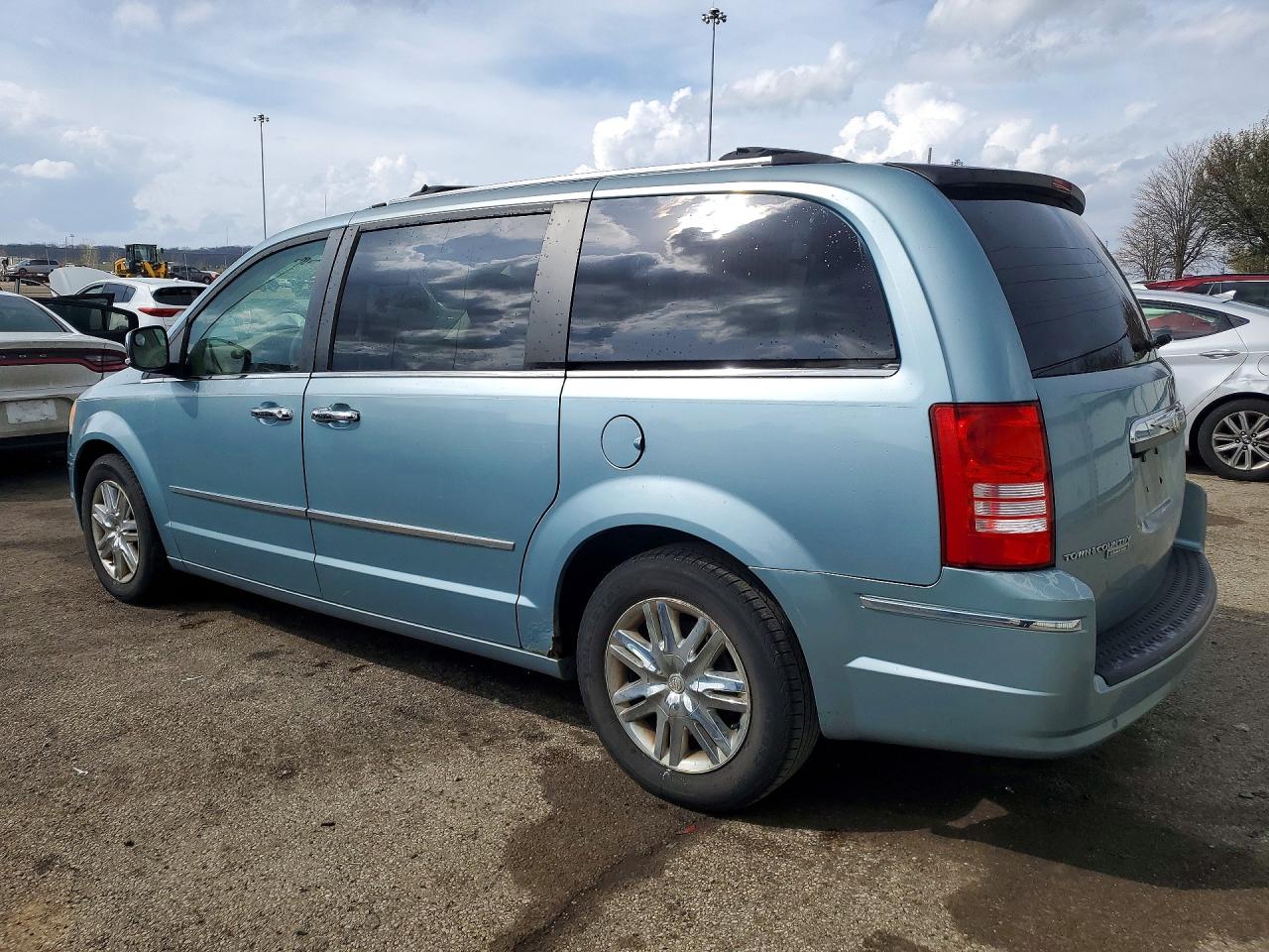 2008 Chrysler Minivan VIN 2A8HR64X18R648573 photo 2