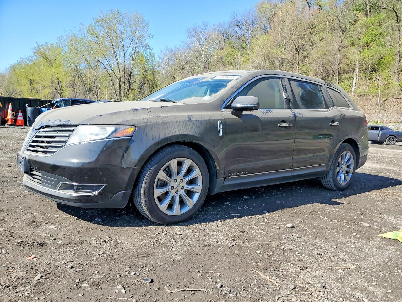 2019 LINCOLN Mkt VIN 2LMHJ5AT0KBL01634 photo 1