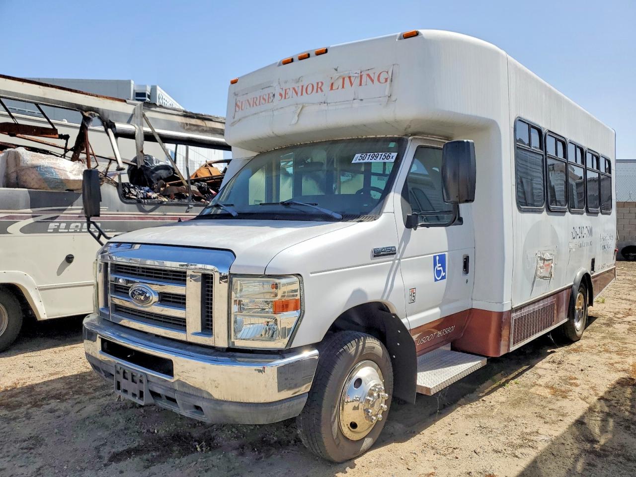 2015 Ford Econoline VIN 1FDFE4FS9FDA02872 photo 2