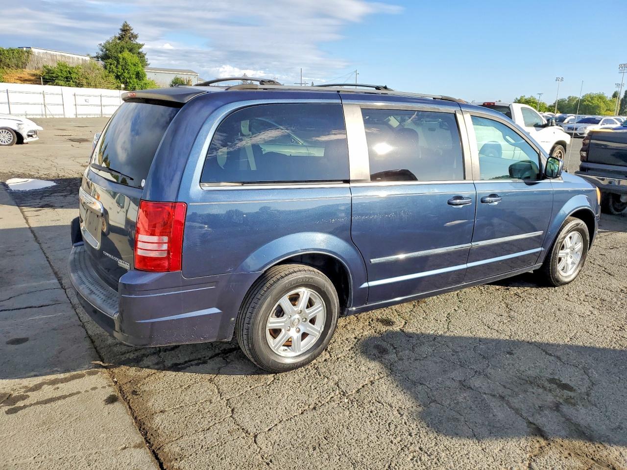 2009 Chrysler Minivan VIN 2A8HR54119R614348 photo 3