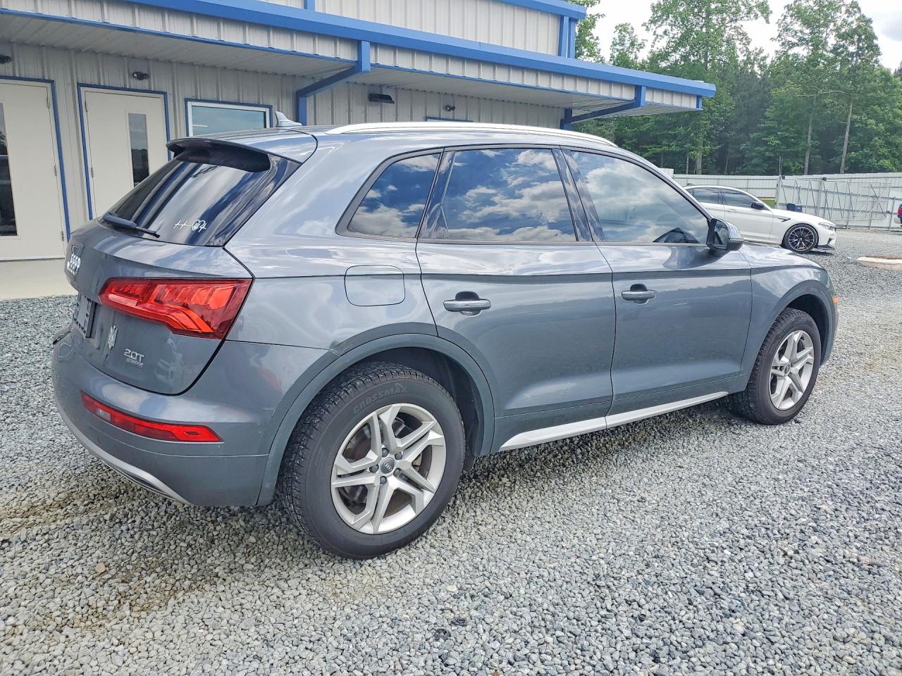 2018 Q5 VIN WA1ANAFY3J2021577 photo 3