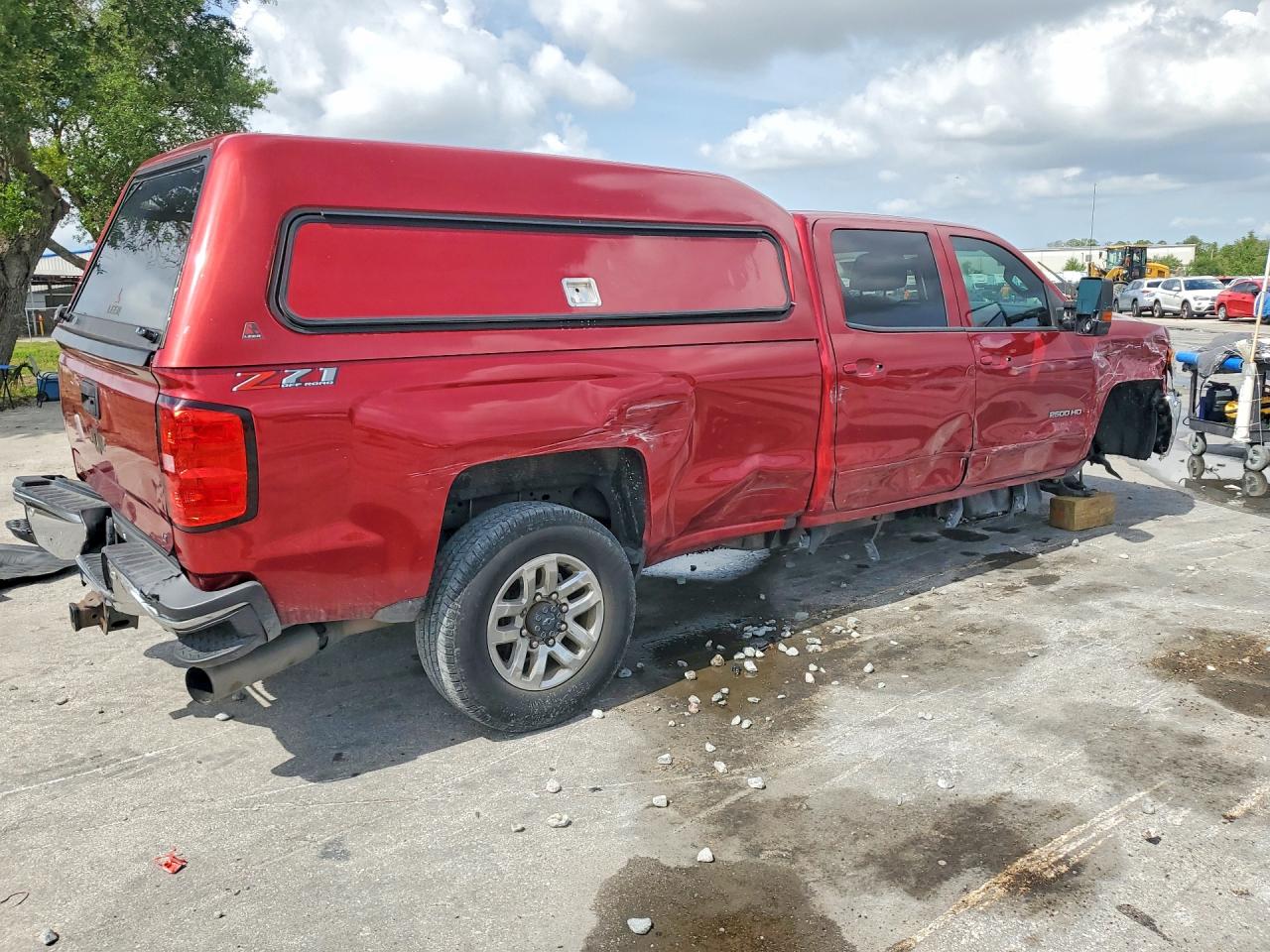 2018 Chevrolet All models VIN 1GC1KVEY2JF140382 photo 3