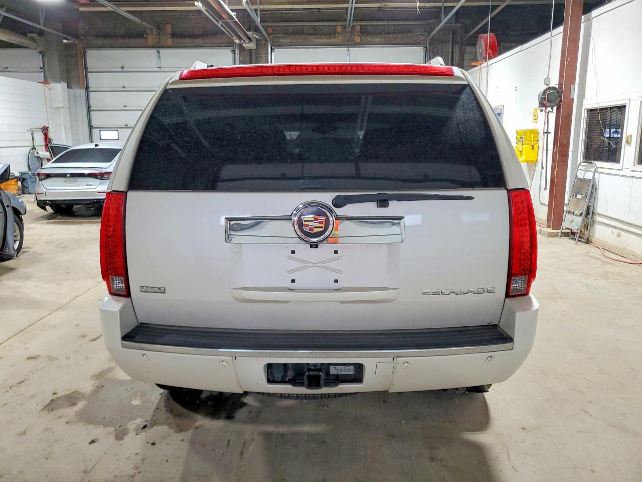 2010 Cadillac Escalade VIN 1GYUKBEF1AR244378 photo 6