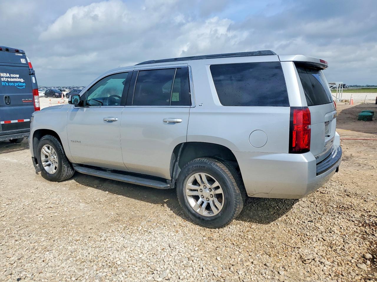 2020 Chevrolet Tahoe VIN 1GNSCBKC9LR130207 photo 2