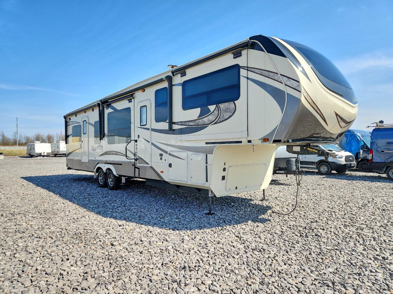 2019 GRAND Solitude VIN 573FS4320K9900123 photo 1