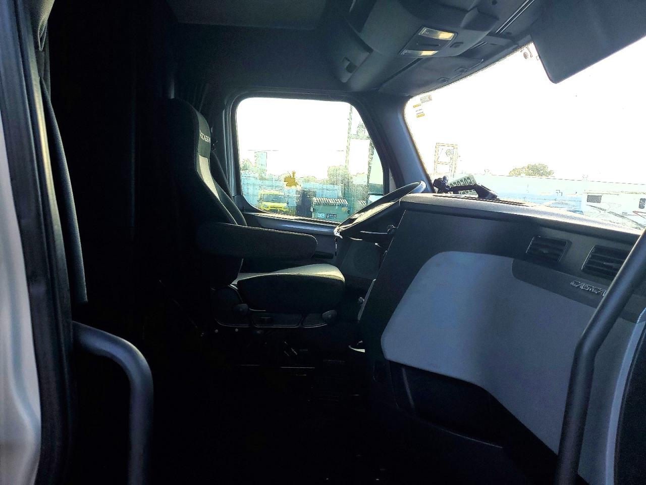 2019 FREIGHTLINER All other VIN 3AKJHHDR5KSKD2026 photo 5