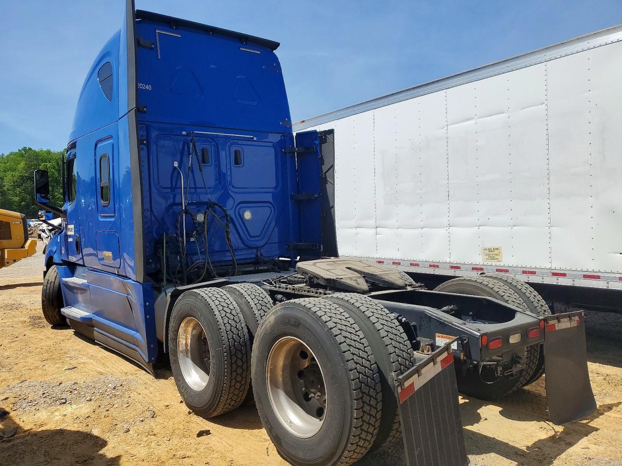 2020 FREIGHTLINER All other VIN 3AKJHHDR5LSMD2406 photo 3