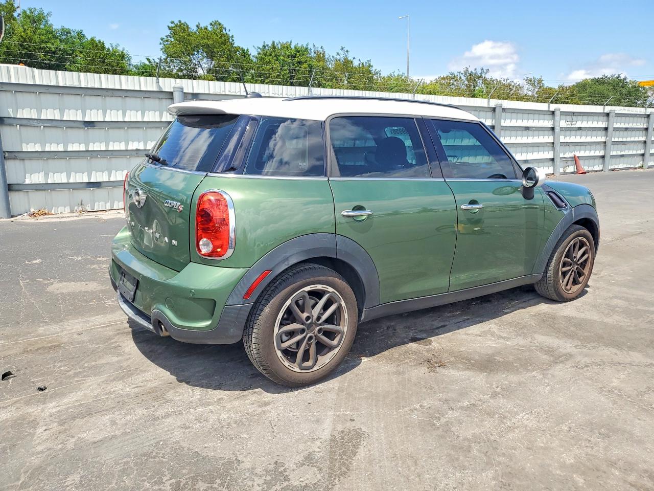 2016 MINI Cooper VIN WMWZC3C53GWT08761 photo 3
