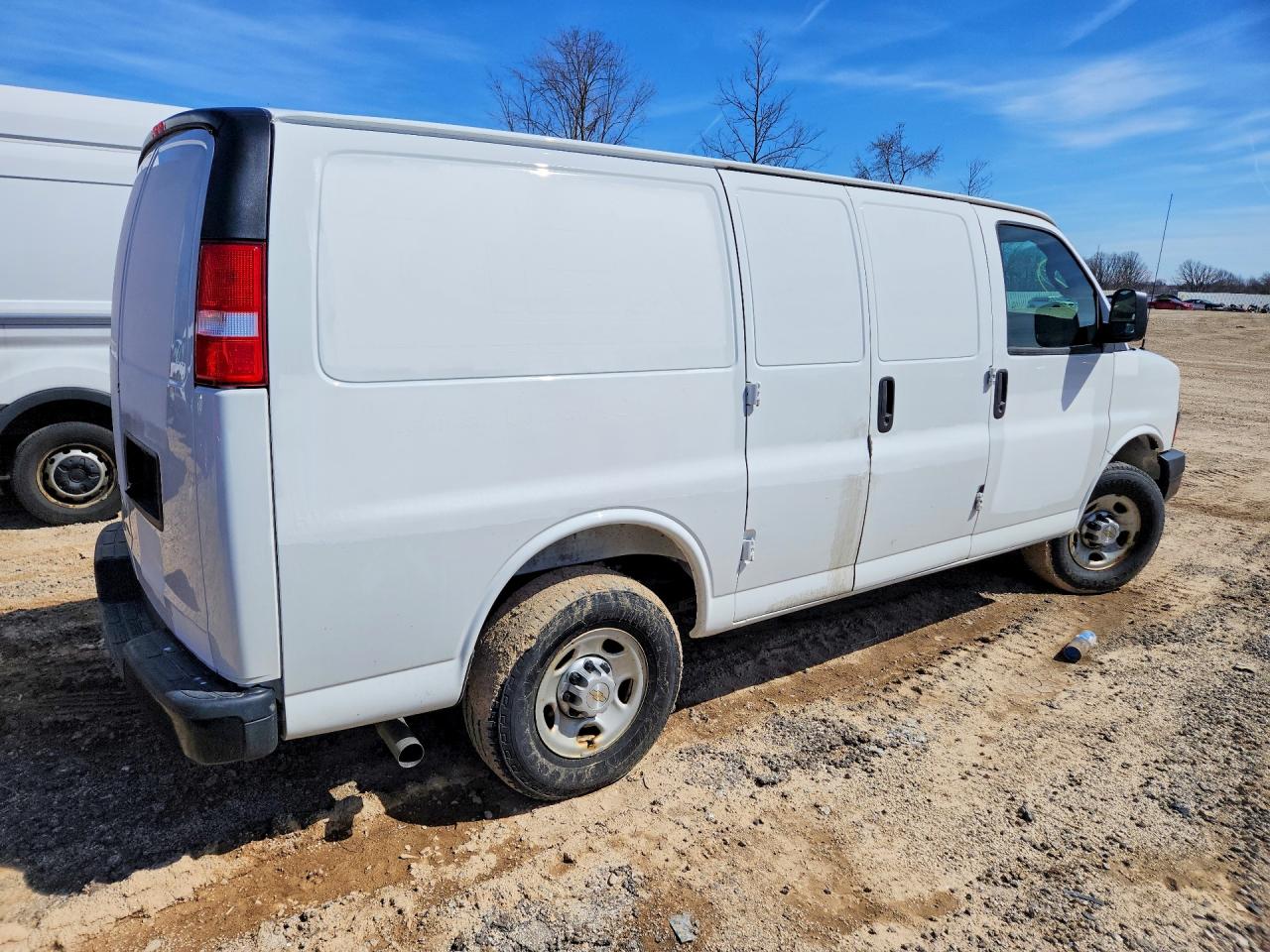 2025 CHEVROLET Express VIN 1GCWGAF74S1268062 photo 3
