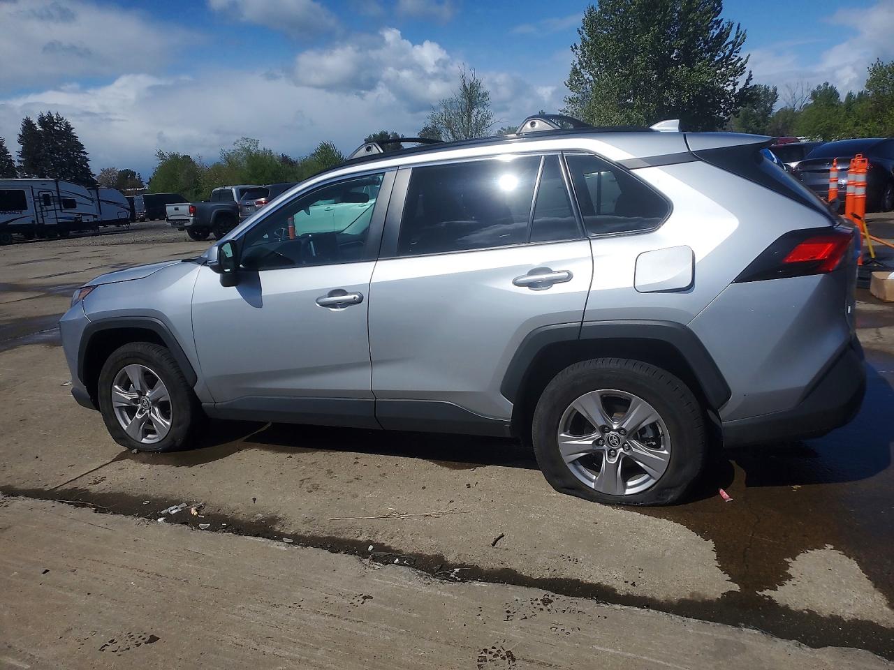 2023 Toyota Rav4 VIN 2T3P1RFV8PW361243 photo 2