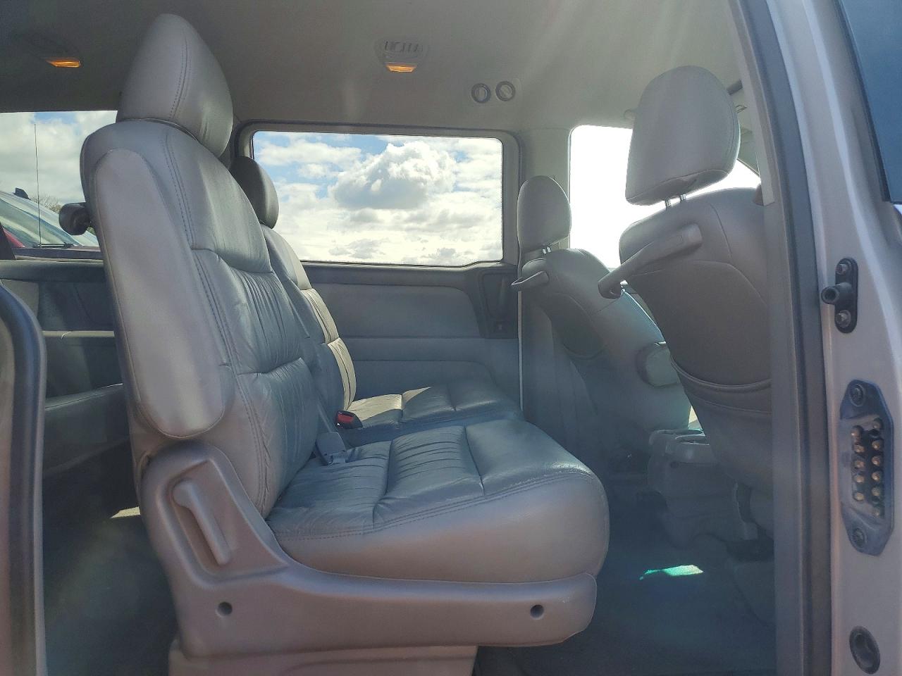 2001 Honda Odyssey VIN 2HKRL18601H549036 photo 11