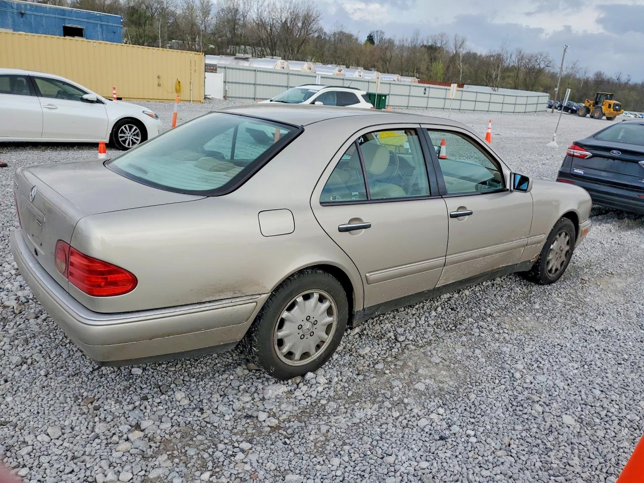 1999 Mercedes-Benz E-class VIN WDBJF65H0XA834065 photo 3