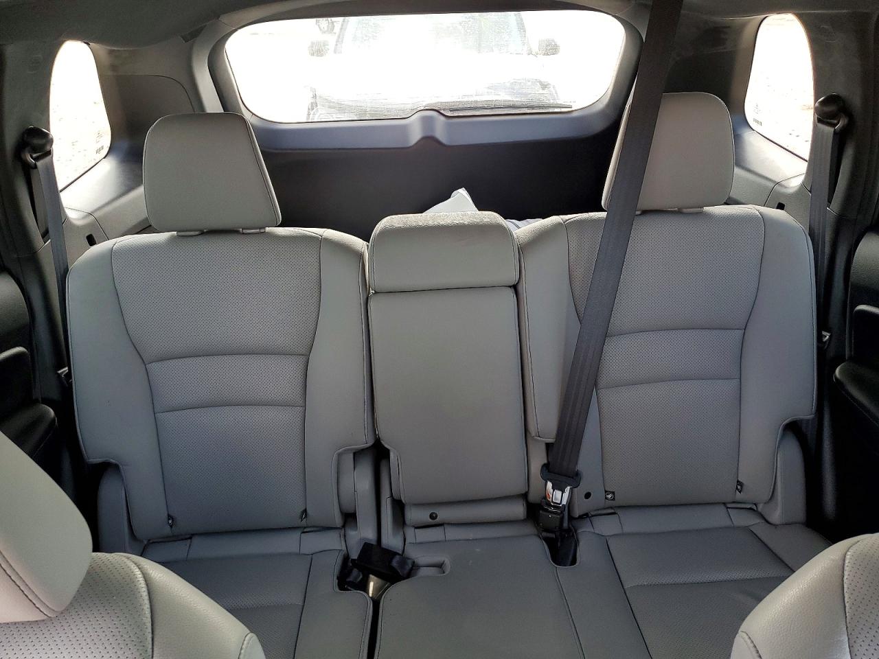 2024 Honda Passport VIN 5FNYF8H56RB012703 photo 10