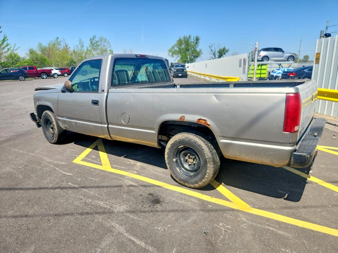 1998 GMC SIERRA VIN 1GTEC14W3WZ537824 photo 2