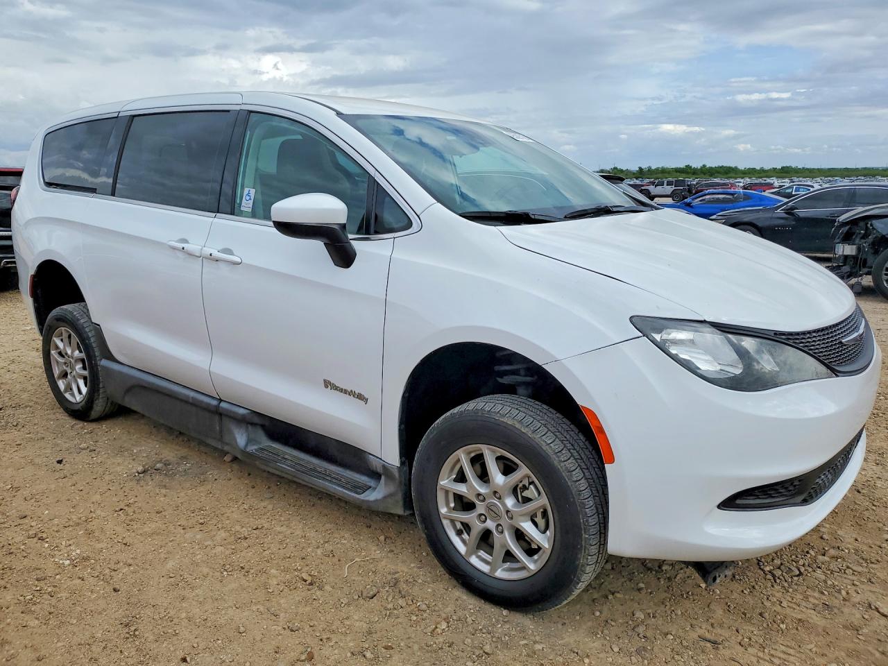 2022 Chrysler Minivan VIN 2C4RC1CGXNR105381 photo 4