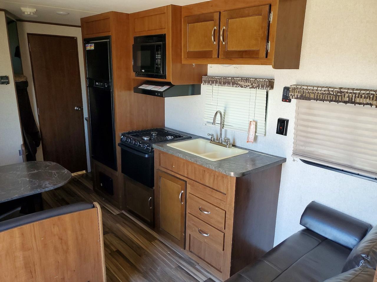 2017 JAYCO All models VIN 1UJBJ0BN6H77V0360 photo 9
