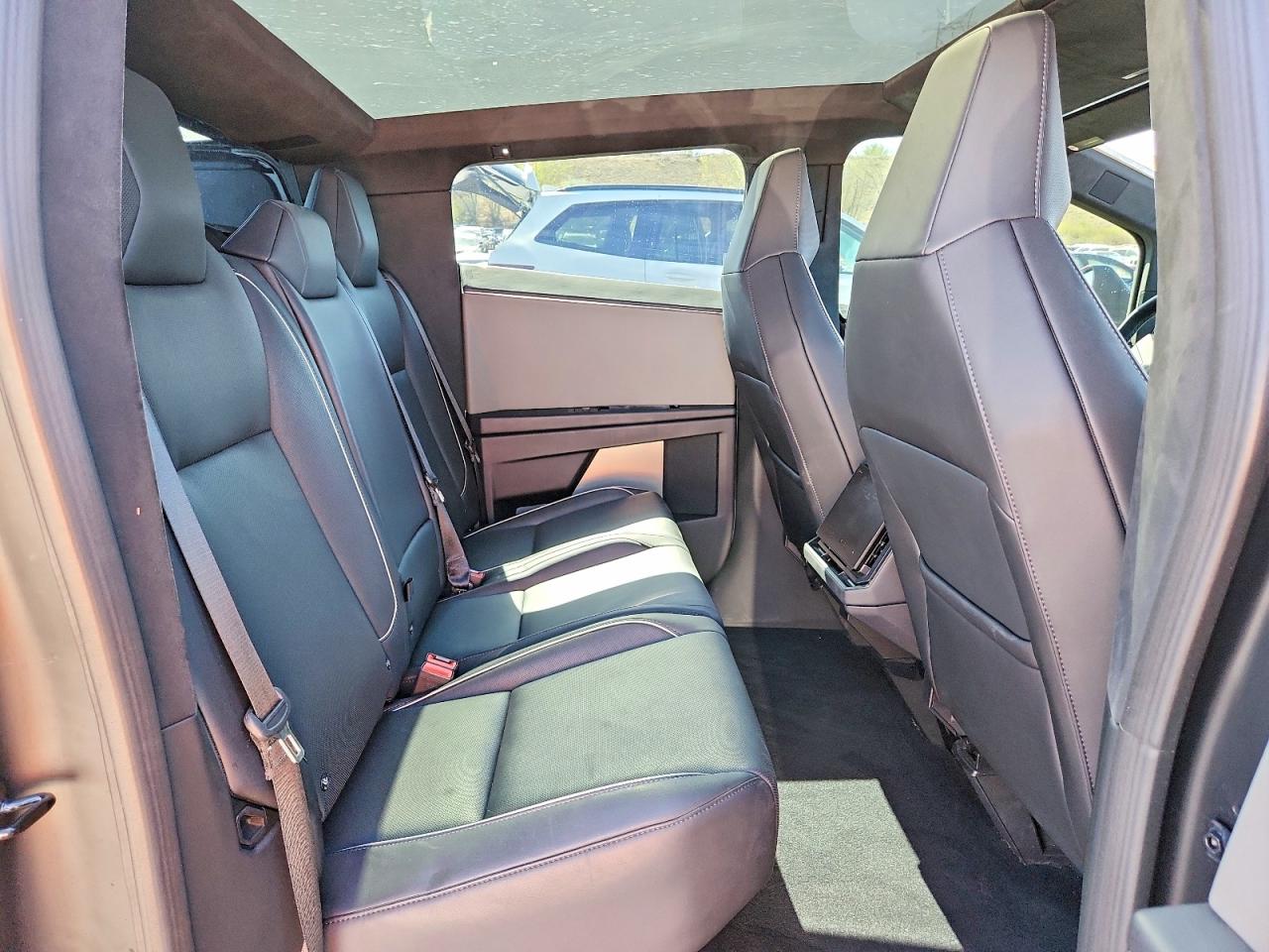 2025 Tesla Cybertruck VIN 7G2CEHED2SA070803 photo 11