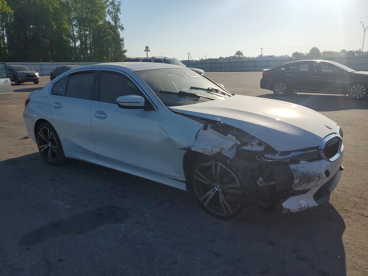 2021 BMW 3 series VIN 3MW5R1J08M8B49863 photo 4