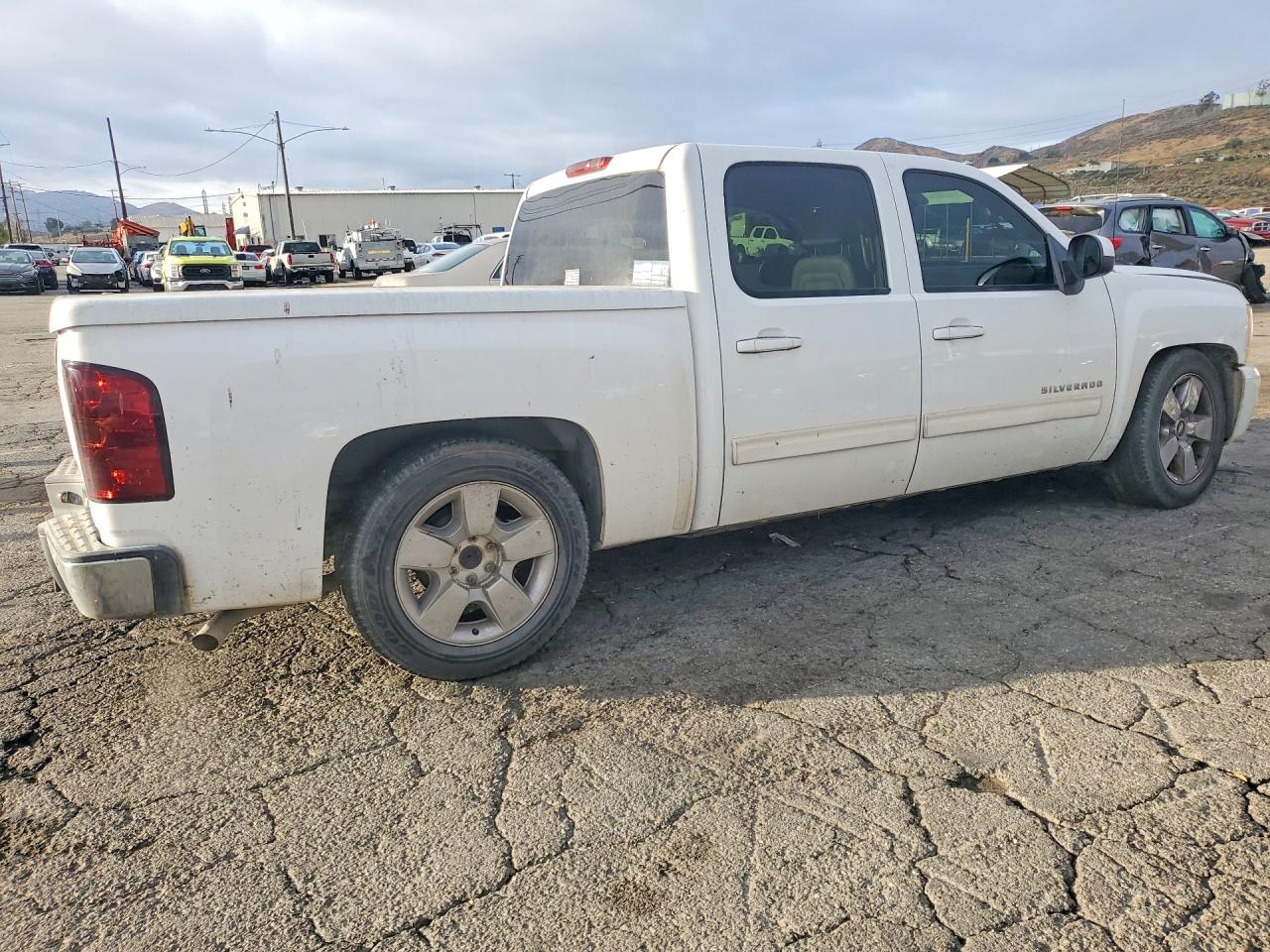 2011 CHEV Silverado VIN 3GCPCTE07BG205992 photo 3