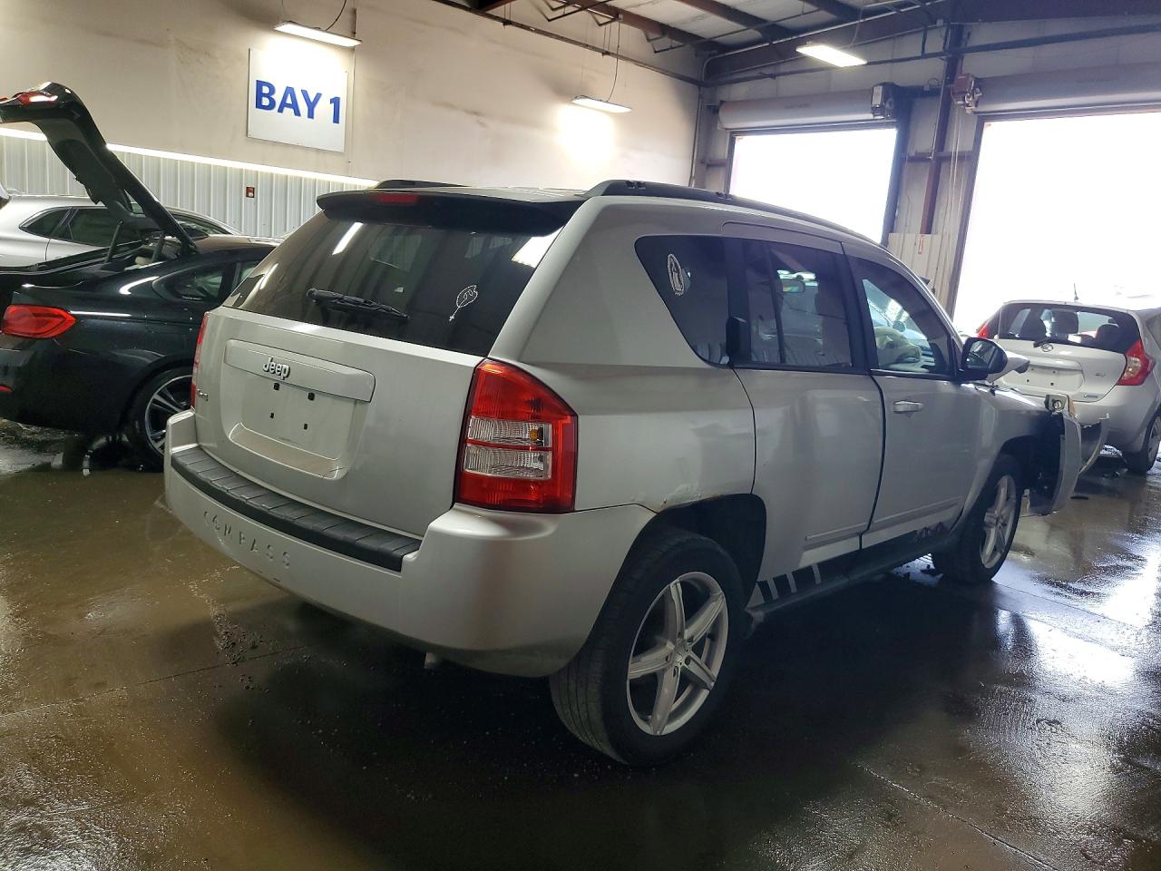 2010 Jeep Compass VIN 1J4NF4FB8AD517913 photo 3
