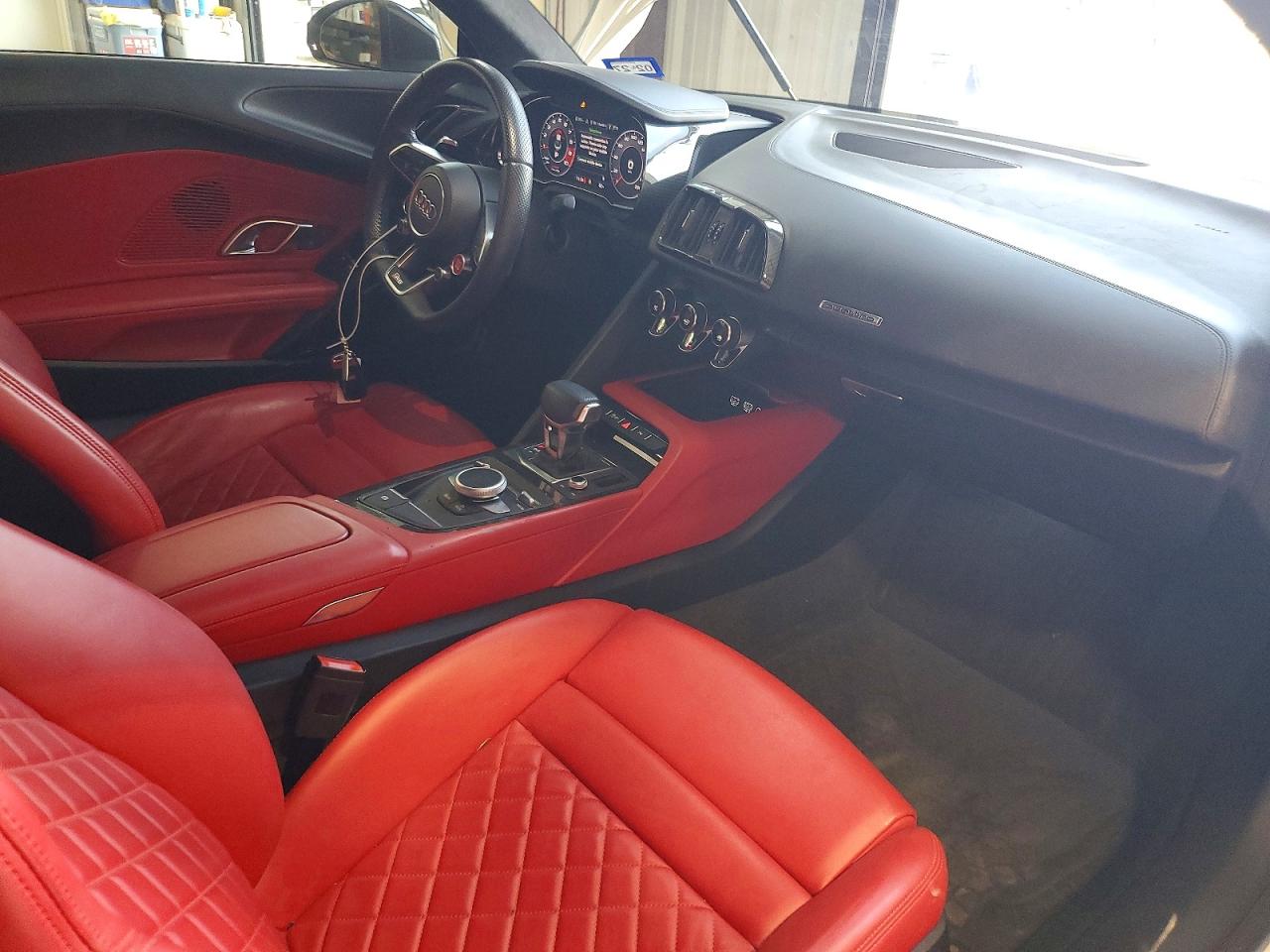 2018 Audi R8 VIN WUAKBAFXXJ7900428 photo 10
