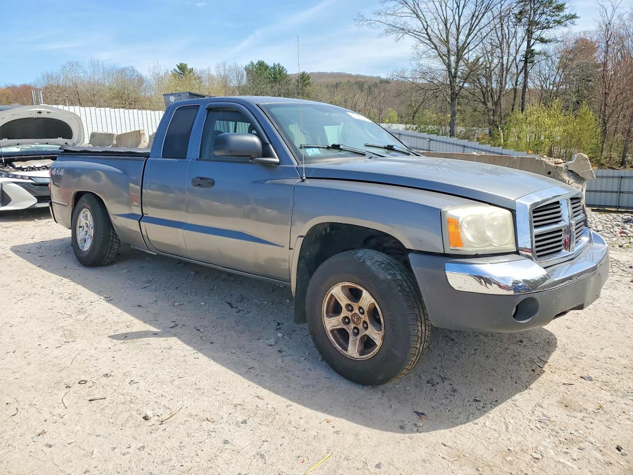 2005 Dodge Dakota VIN 1D7HW42K65S180724 photo 4