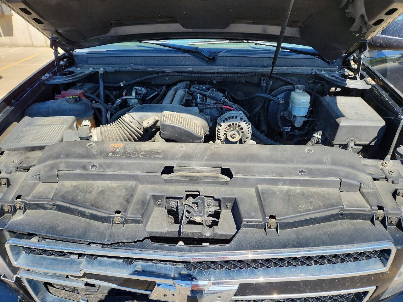 2011 Chevrolet Suburban VIN 1GNSKJE39BR387326 photo 12