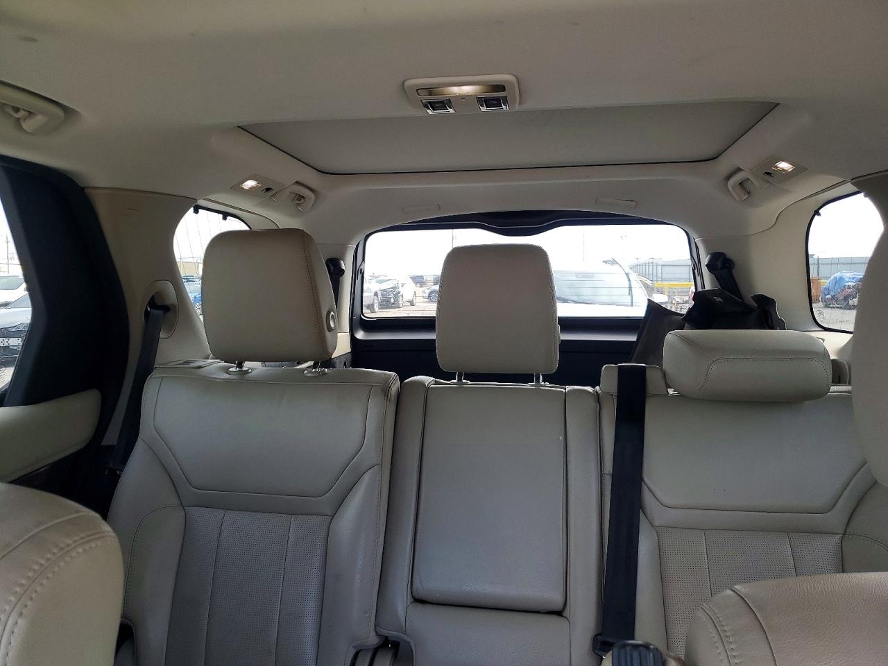 2017 Land Discovery VIN SALRRBBV1HA043181 photo 10
