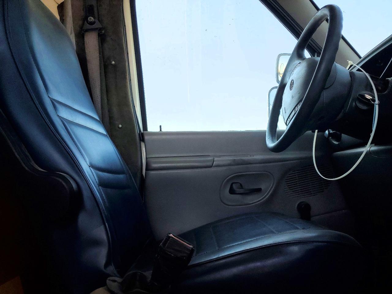 1997 Ford Econoline VIN 1FDLE40F2VHB01779 photo 5