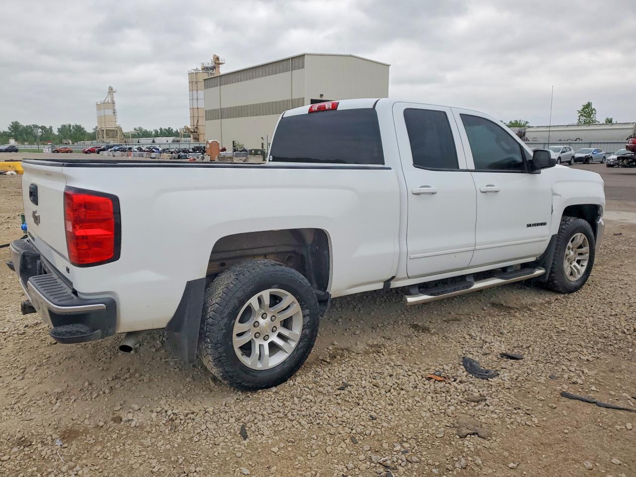 2018 Chevrolet All models VIN 1GCVKREC3JZ277021 photo 3