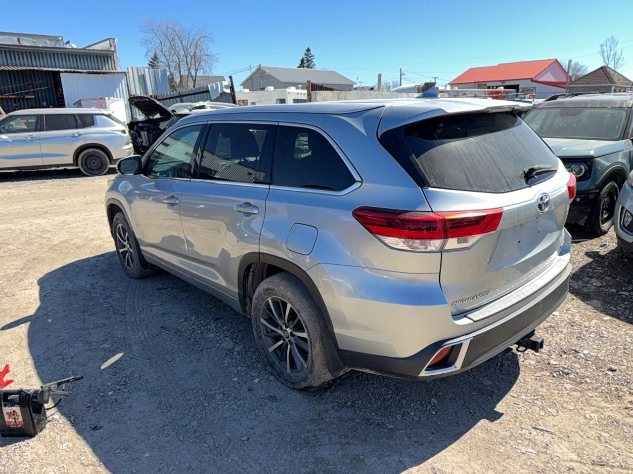 2018 Toyota Highlander VIN 5TDJGRFH6JS050207 photo 3
