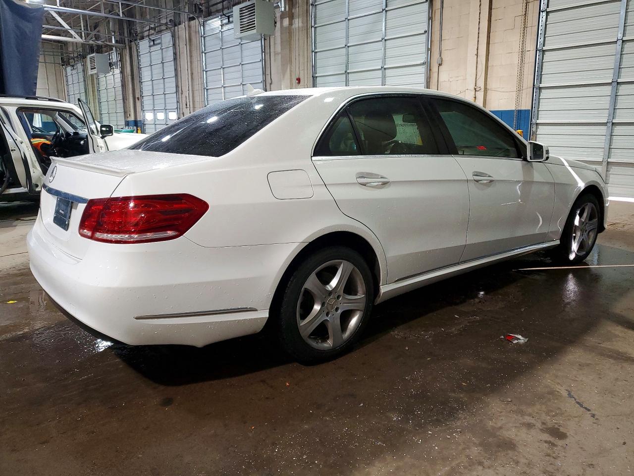 2014 Mercedes-Benz E-class VIN WDDHF5KB6EA820586 photo 3