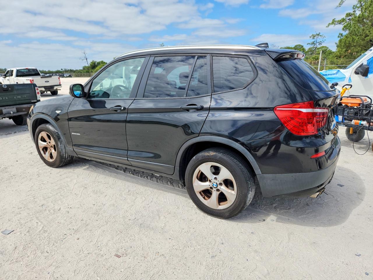 2012 BMW X3 VIN 5UXWX5C5XCL717923 photo 2