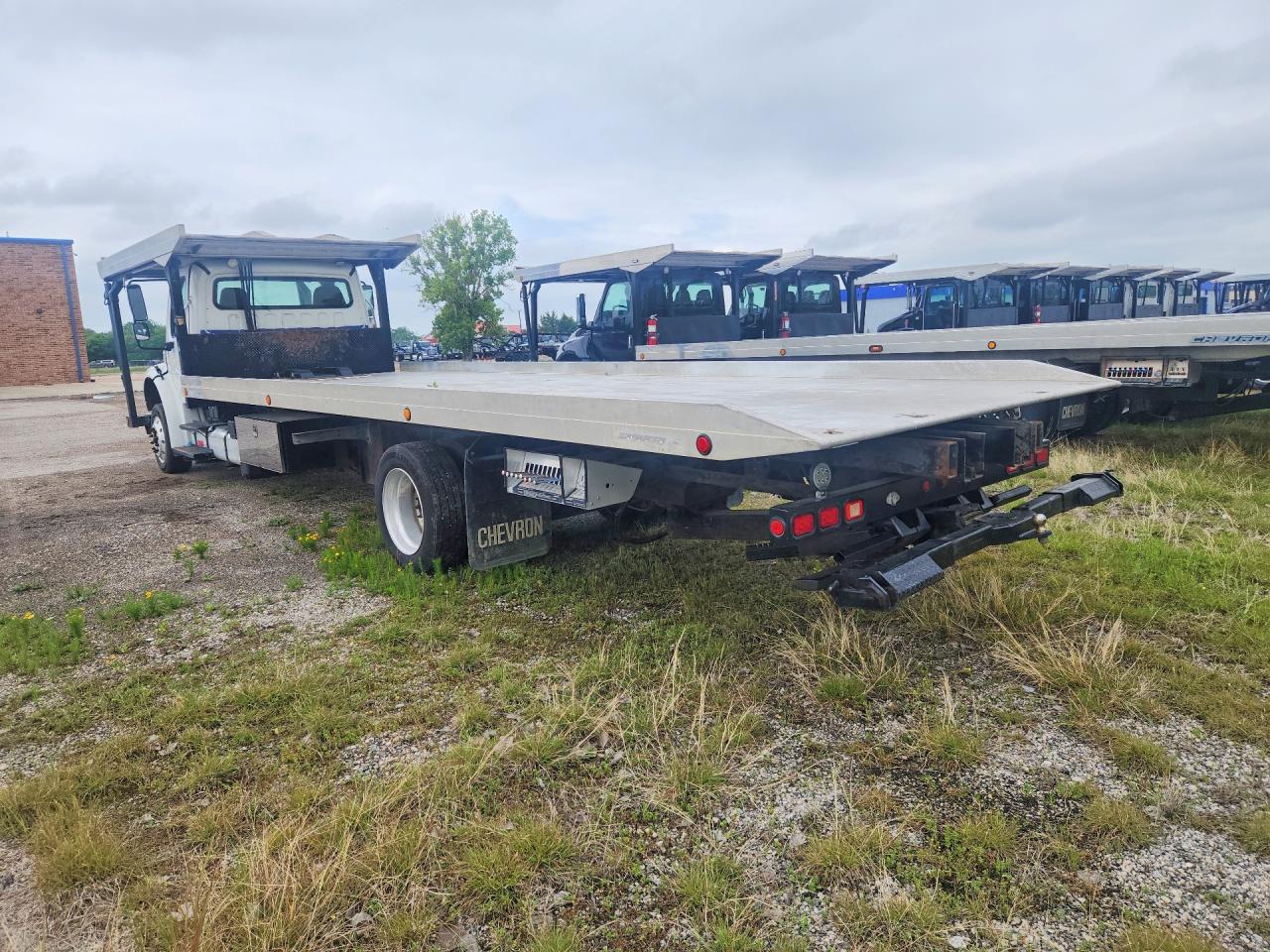 2017 FREIGHTLINER All other VIN 1FVACXCY4HHHY4645 photo 2