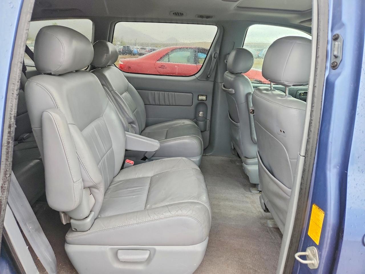 1999 Toyota Sienna VIN 4T3ZF13C6XU163890 photo 11